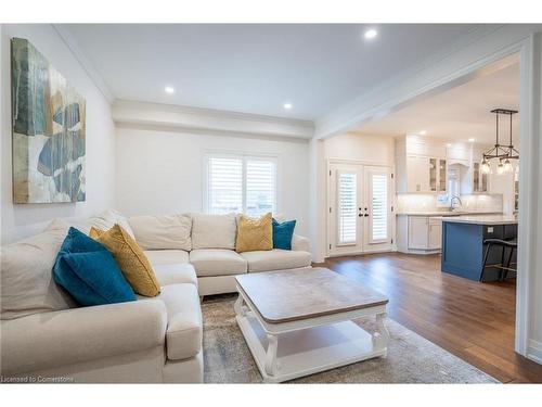 2356 Norland Drive, Burlington, ON - Indoor Photo Showing Living Room