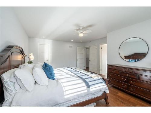 2356 Norland Drive, Burlington, ON - Indoor Photo Showing Bedroom