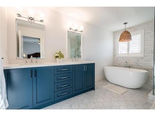 2356 Norland Drive, Burlington, ON - Indoor Photo Showing Bathroom