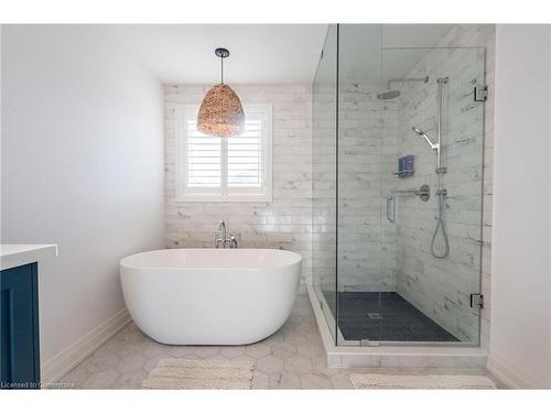 2356 Norland Drive, Burlington, ON - Indoor Photo Showing Bathroom