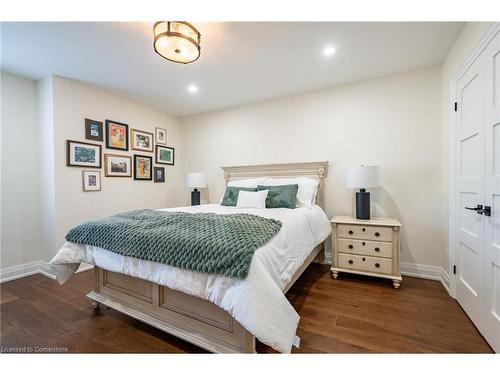 2356 Norland Drive, Burlington, ON - Indoor Photo Showing Bedroom