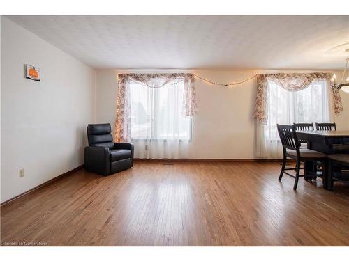 37 Kinross Street, Caledonia, ON - Indoor Photo Showing Living Room