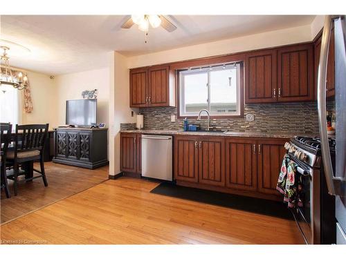 37 Kinross Street, Caledonia, ON - Indoor Photo Showing Kitchen