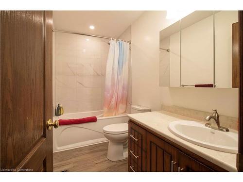 37 Kinross Street, Caledonia, ON - Indoor Photo Showing Bathroom