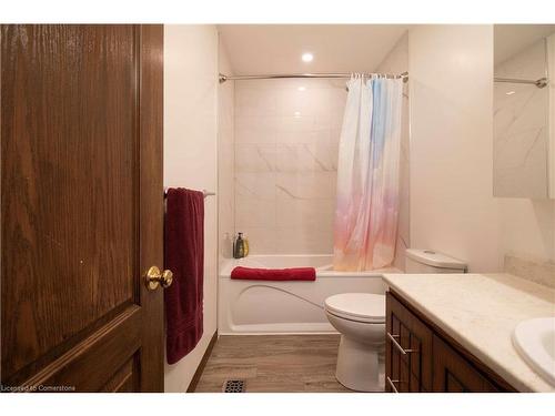 37 Kinross Street, Caledonia, ON - Indoor Photo Showing Bathroom