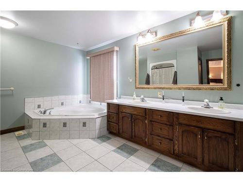 37 Kinross Street, Caledonia, ON - Indoor Photo Showing Bathroom