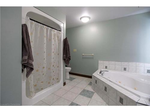 37 Kinross Street, Caledonia, ON - Indoor Photo Showing Bathroom