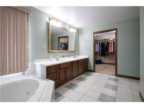 37 Kinross Street, Caledonia, ON - Indoor Photo Showing Bathroom