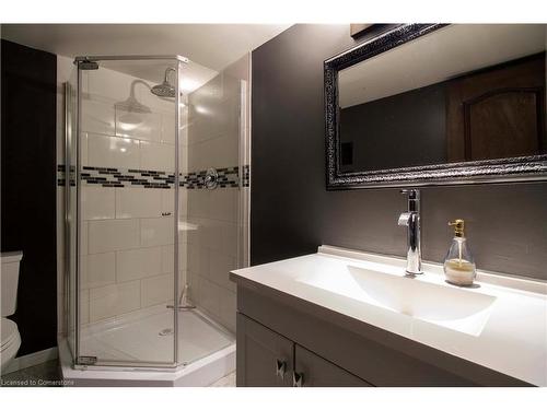 37 Kinross Street, Caledonia, ON - Indoor Photo Showing Bathroom