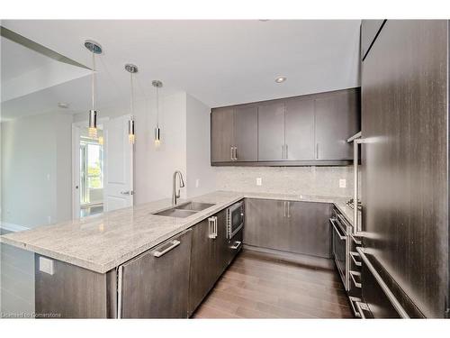 808-3500 Lakeshore Road W, Oakville, ON - Indoor Photo Showing Kitchen With Upgraded Kitchen