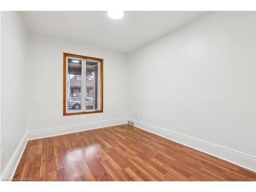 28 Connaught Avenue N, Hamilton, ON - Indoor Photo Showing Other Room