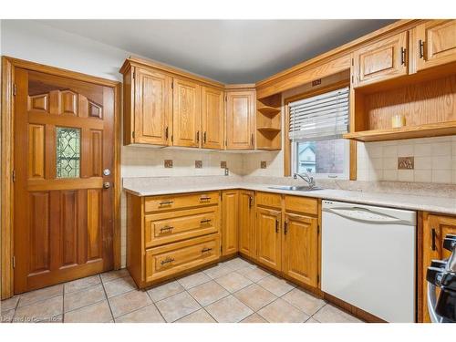 28 Connaught Avenue N, Hamilton, ON - Indoor Photo Showing Kitchen