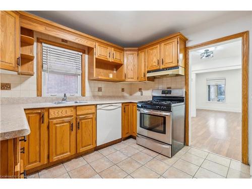 28 Connaught Avenue N, Hamilton, ON - Indoor Photo Showing Kitchen