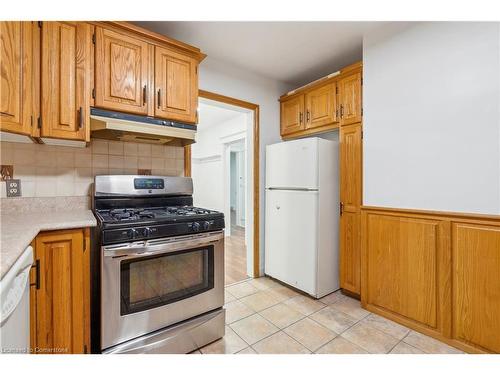 28 Connaught Avenue N, Hamilton, ON - Indoor Photo Showing Kitchen