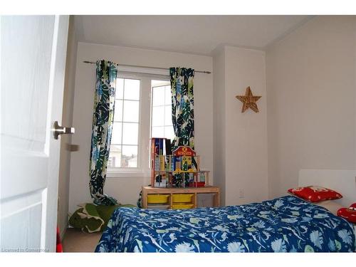 30 Emick Drive, Hamilton, ON - Indoor Photo Showing Bedroom