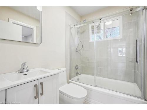 118 Deschene Avenue, Hamilton, ON - Indoor Photo Showing Bathroom