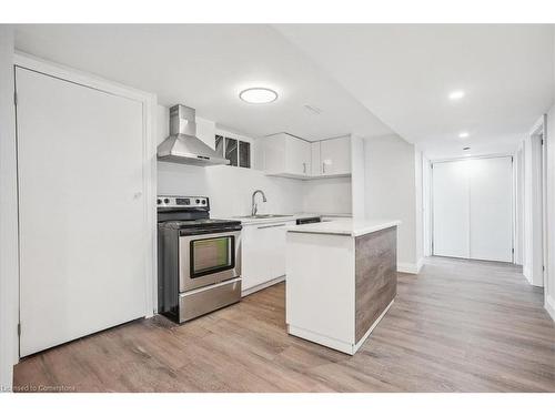 118 Deschene Avenue, Hamilton, ON - Indoor Photo Showing Kitchen