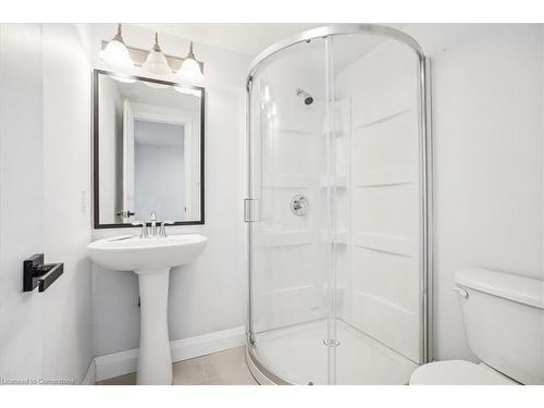 118 Deschene Avenue, Hamilton, ON - Indoor Photo Showing Bathroom