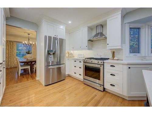 2013 Kingsbridge Court, Burlington, ON - Indoor Photo Showing Kitchen With Stainless Steel Kitchen