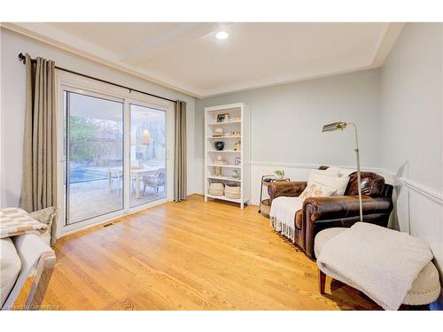 2013 Kingsbridge Court, Burlington, ON - Indoor Photo Showing Bedroom