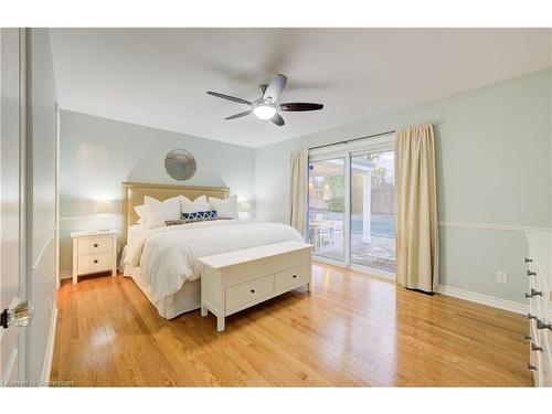 2013 Kingsbridge Court, Burlington, ON - Indoor Photo Showing Bedroom