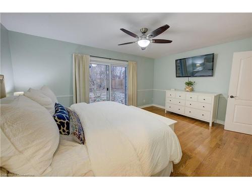 2013 Kingsbridge Court, Burlington, ON - Indoor Photo Showing Bedroom