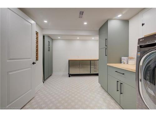 2013 Kingsbridge Court, Burlington, ON - Indoor Photo Showing Laundry Room