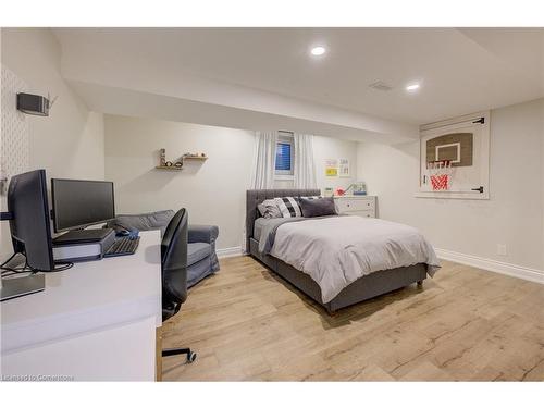 2013 Kingsbridge Court, Burlington, ON - Indoor Photo Showing Bedroom