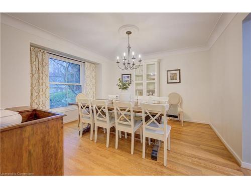 2013 Kingsbridge Court, Burlington, ON - Indoor Photo Showing Dining Room