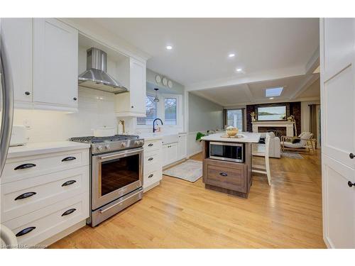 2013 Kingsbridge Court, Burlington, ON - Indoor Photo Showing Kitchen