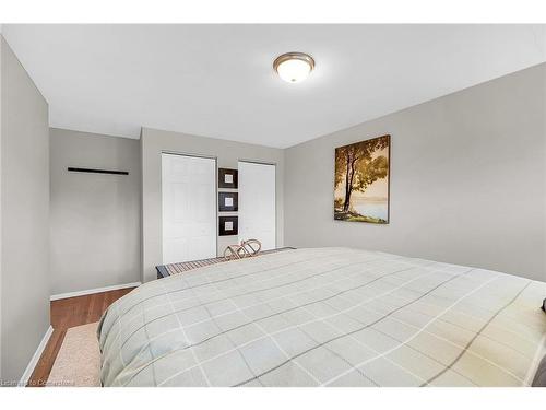 2398 Maryvale Court, Burlington, ON - Indoor Photo Showing Bedroom