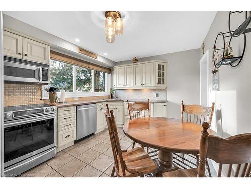 2398 Maryvale Court, Burlington, ON - Indoor Photo Showing Dining Room