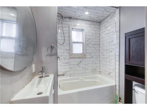 1-48 Shaw Street, Hamilton, ON - Indoor Photo Showing Bathroom