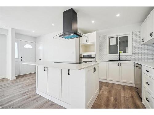 118 Deschene Avenue, Hamilton, ON - Indoor Photo Showing Kitchen