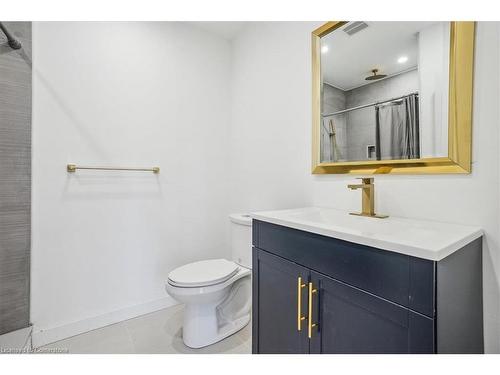 118 Deschene Avenue, Hamilton, ON - Indoor Photo Showing Bathroom