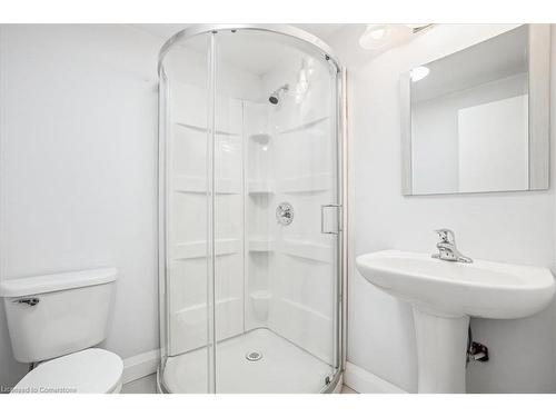 118 Deschene Avenue, Hamilton, ON - Indoor Photo Showing Bathroom