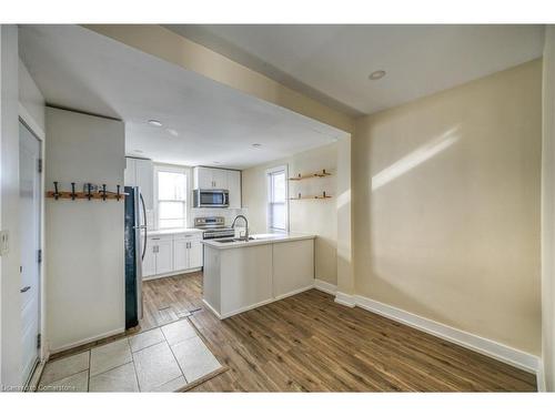 2-48 Shaw Street, Hamilton, ON - Indoor Photo Showing Kitchen