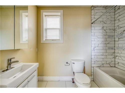 2-48 Shaw Street, Hamilton, ON - Indoor Photo Showing Bathroom