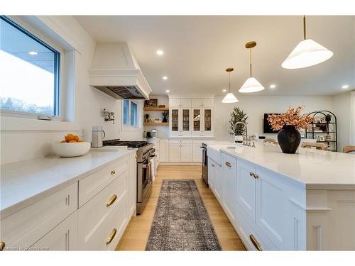 685 Iroquois Avenue, Ancaster, ON - Indoor Photo Showing Kitchen With Upgraded Kitchen