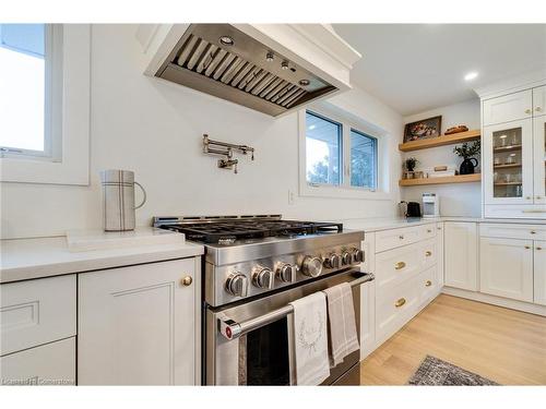 685 Iroquois Avenue, Ancaster, ON - Indoor Photo Showing Kitchen