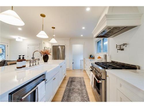 685 Iroquois Avenue, Ancaster, ON - Indoor Photo Showing Kitchen With Upgraded Kitchen