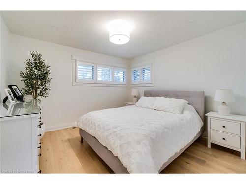 685 Iroquois Avenue, Ancaster, ON - Indoor Photo Showing Bedroom