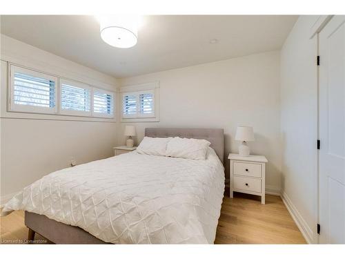 685 Iroquois Avenue, Ancaster, ON - Indoor Photo Showing Bedroom