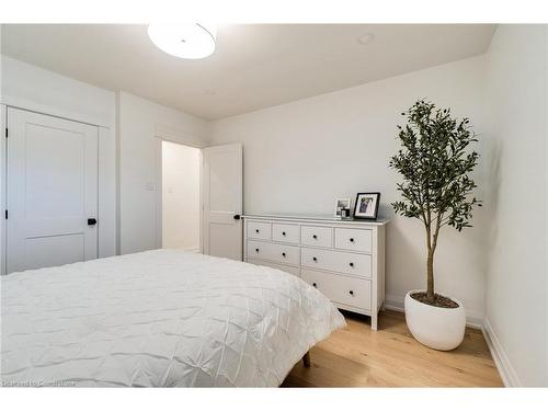 685 Iroquois Avenue, Ancaster, ON - Indoor Photo Showing Bedroom