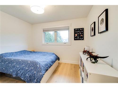 685 Iroquois Avenue, Ancaster, ON - Indoor Photo Showing Bedroom