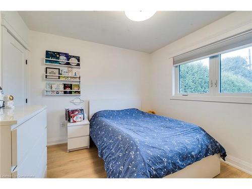 685 Iroquois Avenue, Ancaster, ON - Indoor Photo Showing Bedroom