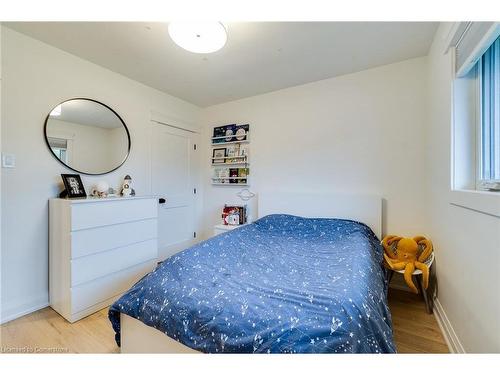 685 Iroquois Avenue, Ancaster, ON - Indoor Photo Showing Bedroom