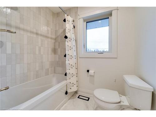 685 Iroquois Avenue, Ancaster, ON - Indoor Photo Showing Bathroom