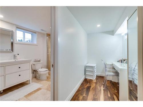 685 Iroquois Avenue, Ancaster, ON - Indoor Photo Showing Bathroom