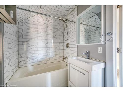 3-48 Shaw Street, Hamilton, ON - Indoor Photo Showing Bathroom